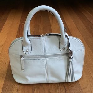👜Tignanello off white pebbled leather purse with 2 handles and zip closure.